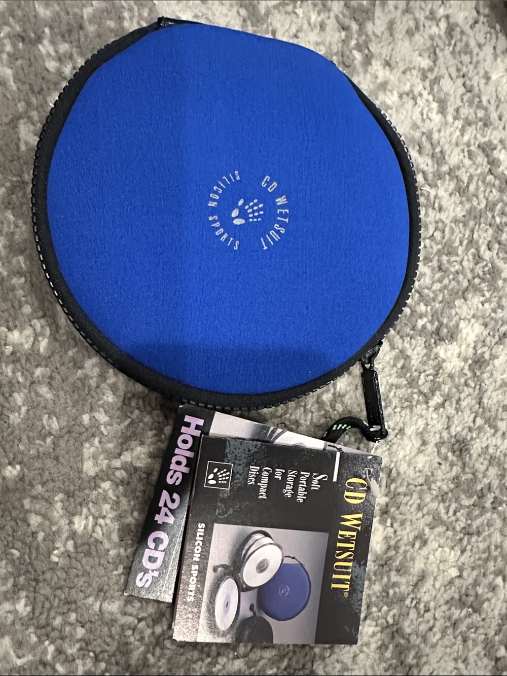 VINTAGE CD Wetsuit 24-CD Neoprene Carry Case in Bright Blue